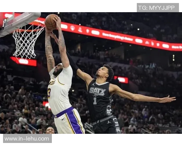 内外支柱米奇约翰逊称文班在得分困难时依然展现巨大影响力