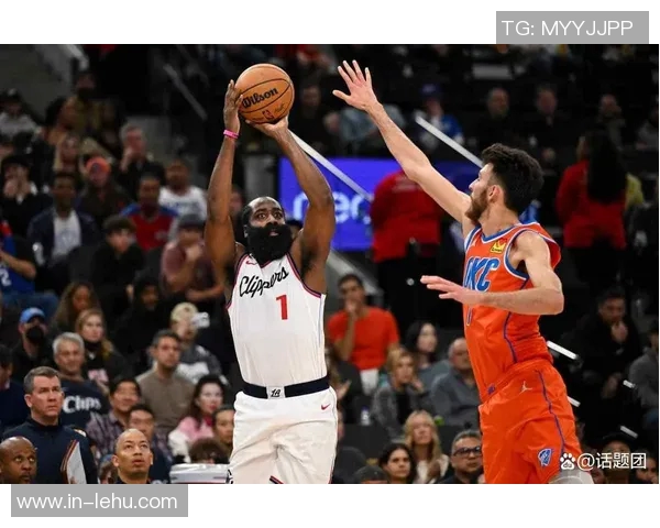 快船关键时刻小范指挥战术泰伦卢在场边无奈围观愤怒表情引热议