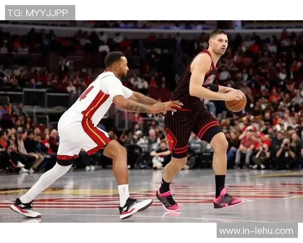 热火狂胜36分全队11人上场均有得分8人双位数表现展现强大实力