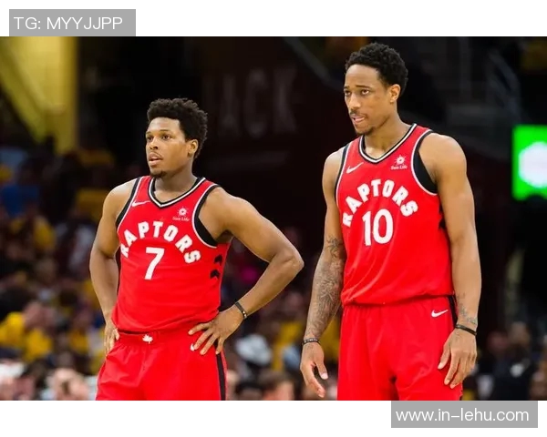 猛龙全场球迷热烈致敬洛瑞绝对功臣在垃圾时间重返赛场引发掌声